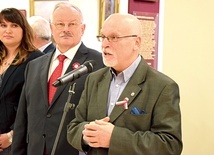 ▲	Roman Kochanowicz, dyrektor Muzeum Romantyzmu w Opinogórze, i Tadeusz Skoczek, dyrektor Muzeum Niepodległości w Warszawie, otworzyli wystawę w Dworze Krasińskich.