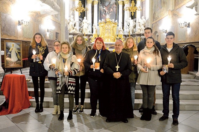 Nowi członkowie ruchu z bp. R. Pierskałą.