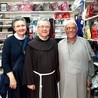 S. Dolores z arcybiskupem Tangeru Santiago Agrelo i muzułmańskim sklepikarzem. 