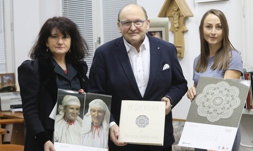 Na wernisażu (od lewej): Małgorzata Kiereś, Jan Kukuczka i Beata Legierska