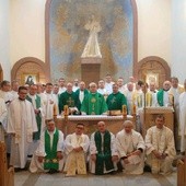 Z roku na rok coraz więcej księży uczestniczy w tych rekolekcjach