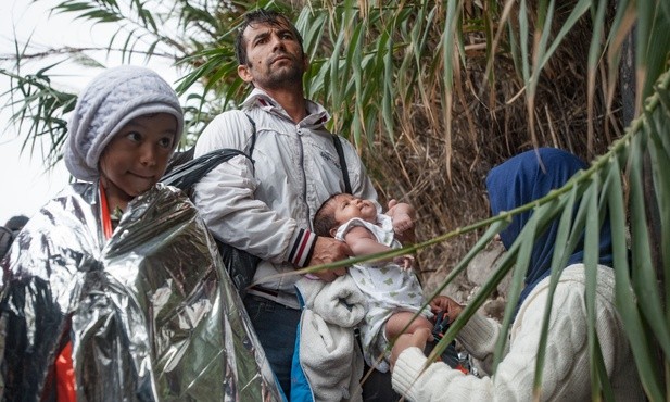 Migranci i uchodźcy: mężczyźni i kobiety w poszukiwaniu pokoju 
