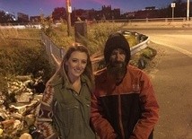 Pamiętacie historię bezdomnego, który oddał potrzebującej ostatnie 20 dolarów, a w zamian dostał fortunę? Daliśmy się nabrać
