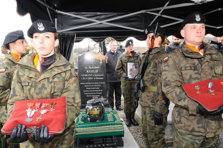 Pogrzeb por. Bolesława Kozuba, żołnierza gen. Stanisława Maczka