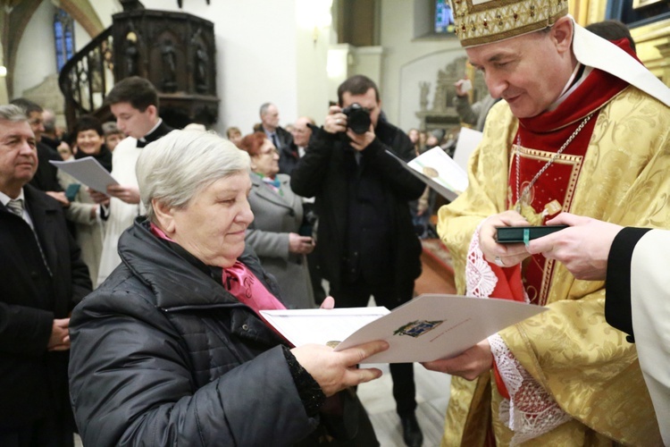 Wręczenie medali "Dei Regno Servire"