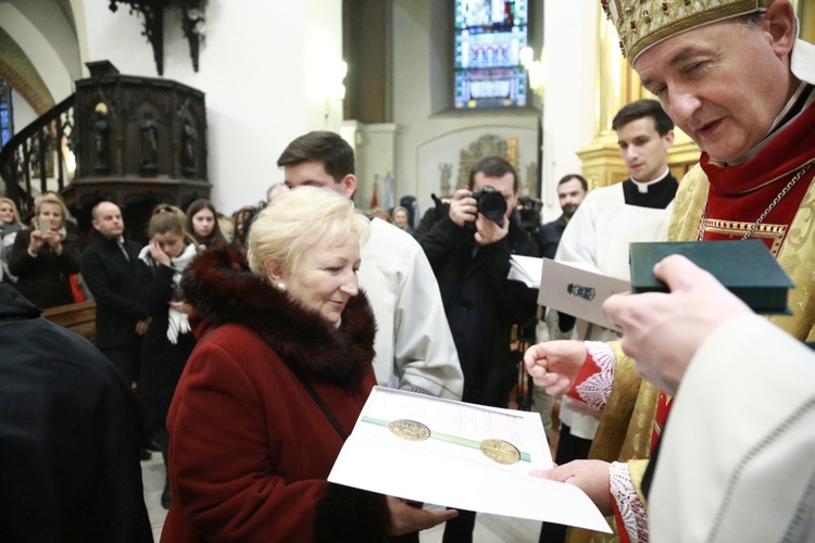 Wręczenie medali "Dei Regno Servire"