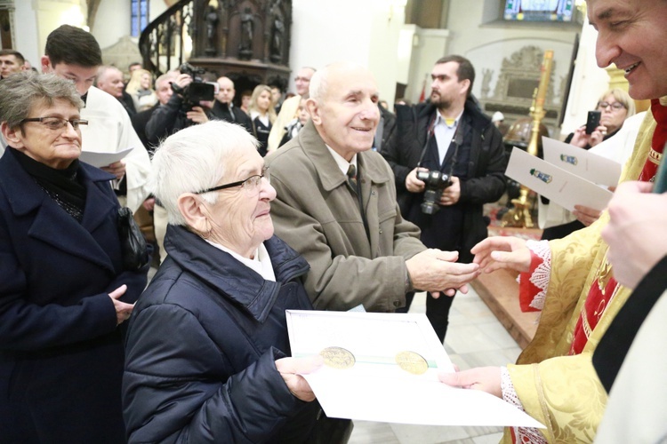 Wręczenie medali "Dei Regno Servire"