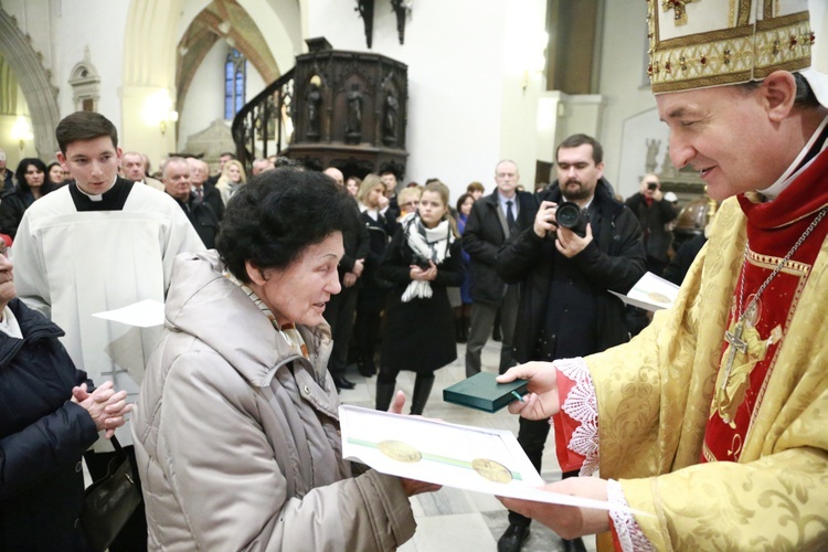 Wręczenie medali "Dei Regno Servire"