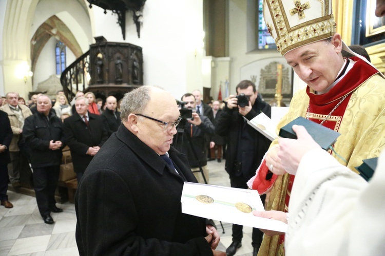 Wręczenie medali "Dei Regno Servire"