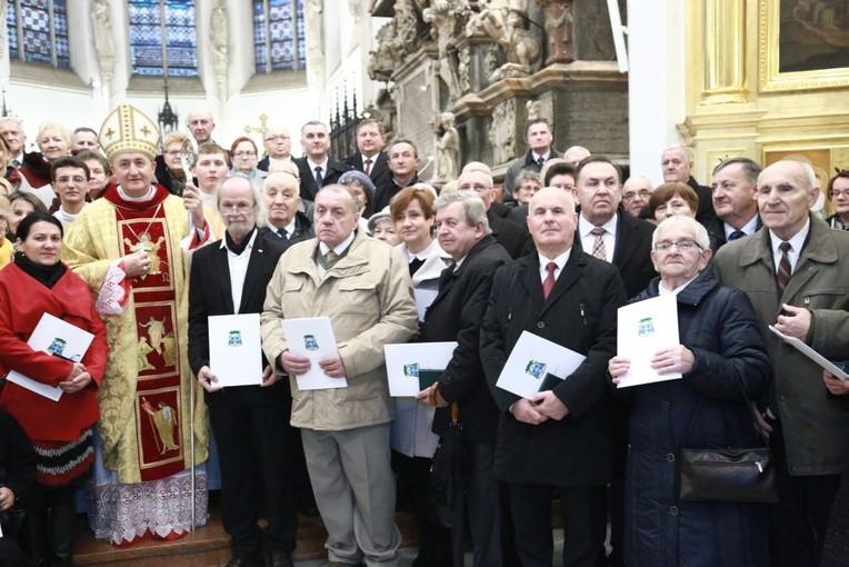 Wręczenie medali "Dei Regno Servire"