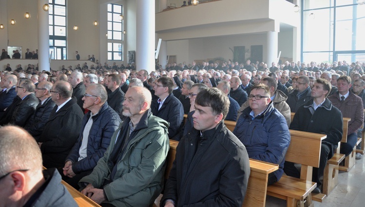 Dzień skupienia szafarzy Komunii św. w Opolu