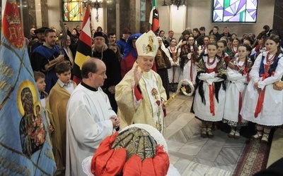 Bp Tadeusz Rakoczy przewodniczył Sumie odpustowej w 50-letniej parafii w Sporyszu