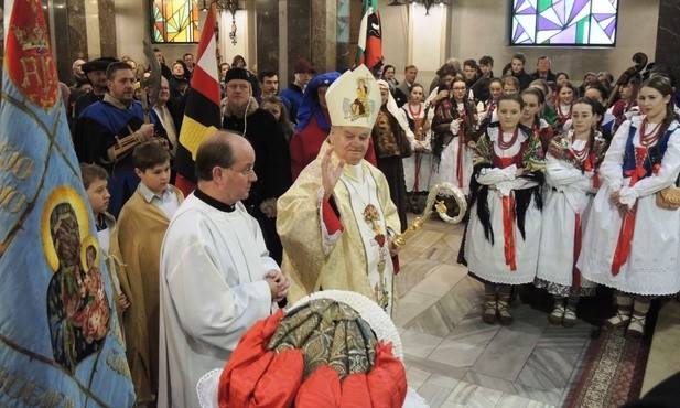 Bp Tadeusz Rakoczy przewodniczył Sumie odpustowej w 50-letniej parafii w Sporyszu