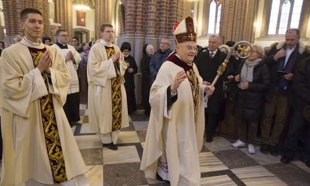 Abp Hoser: zostałem cudownie uzdrowiony