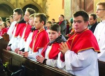 ▼	To jedno z największych świąt liturgicznej służby ołtarza w diecezji, a w katedrze było zaledwie kilka reprezentacji parafii.