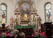 Abp Antoni Melchior Fijałkowski w dzieciństwie modlił się często przed ołtarzem w parafialnym kościele. 