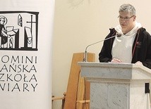 Ojciec Wojciech Jędrzejewski OP podczas hermanickiego spotkania Szkoły Wiary.