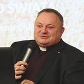 ▲	Kapłan od początku jest zaangażowany w tworzenie polskiego oddziału organizacji PKwP.