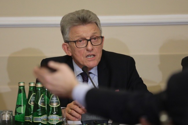 Sejm: Komisja przyjmuje kolejne poprawki PiS do ustawy o SN
