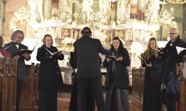 Jedyny w Polsce chór synagogalny nie wystąpił w Kościele Pokoju w pełnym składzie.