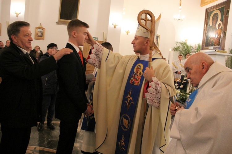 Zakręt. Bierzmowanie przy Madonnie