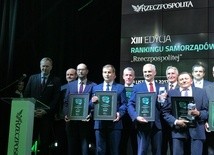 Mszczonów reprezentował burmistrz Józef Grzegorz Kurek, który odebrał nagrodę będącą wyrazem uznania dla działalności władzy oraz rozwoju tego terenu
