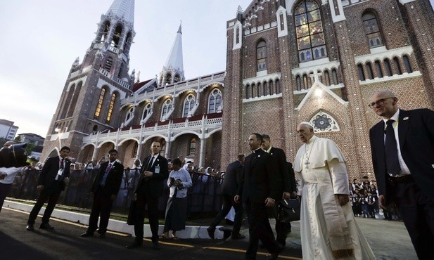 Echa papieskiej wizyty w Mjanmie