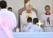 Dhaka: Papież wyświęcił 16 nowych kapłanów