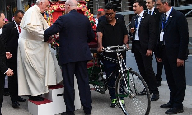 Franciszek przeciw politycznej korupcji i destrukcyjnym ideologiom religijnym