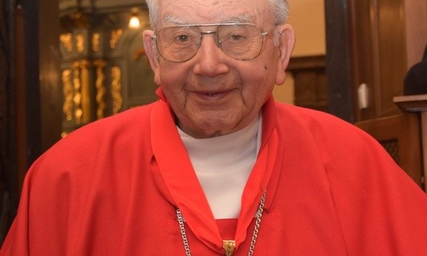 Biskup Orszulik otrzymał odznaczenie, które sam ustanowił