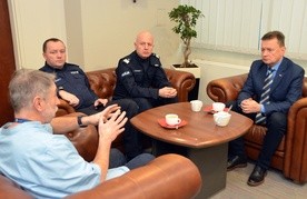 Minister Błaszczak odwiedził postrzelonego policjanta