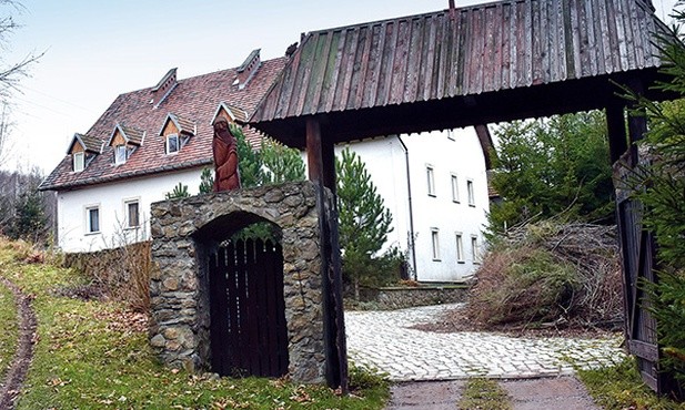 Brama wjazdowa do Albertówki