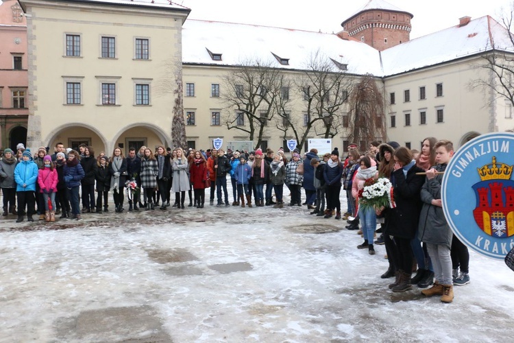 Uczniowie uczcili pamięć marszałka Józefa Piłsudskiego