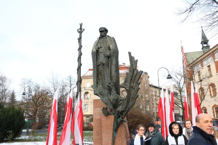 Uczniowie uczcili pamięć marszałka Józefa Piłsudskiego