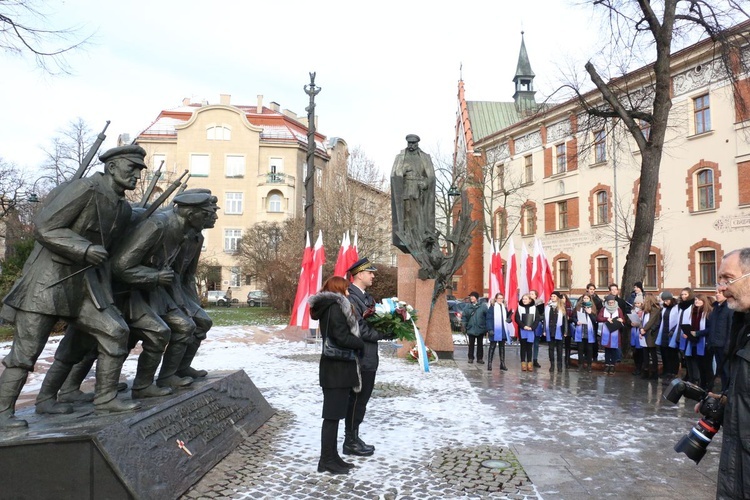 Uczniowie uczcili pamięć marszałka Józefa Piłsudskiego