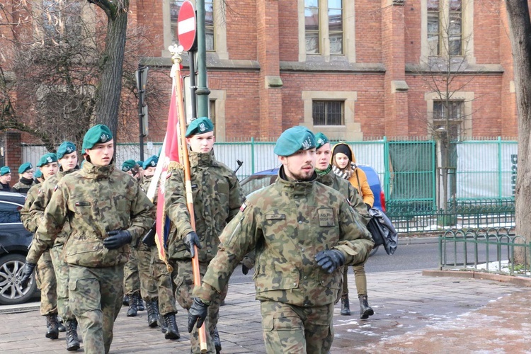 Uczniowie uczcili pamięć marszałka Józefa Piłsudskiego