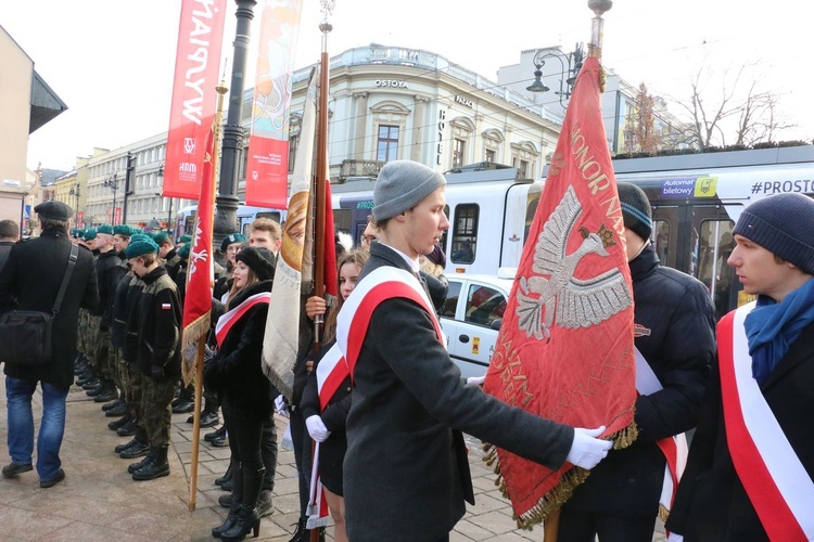 Uczniowie uczcili pamięć marszałka Józefa Piłsudskiego