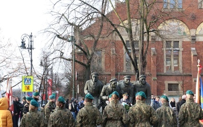 Uczniowie uczcili pamięć marszałka Józefa Piłsudskiego