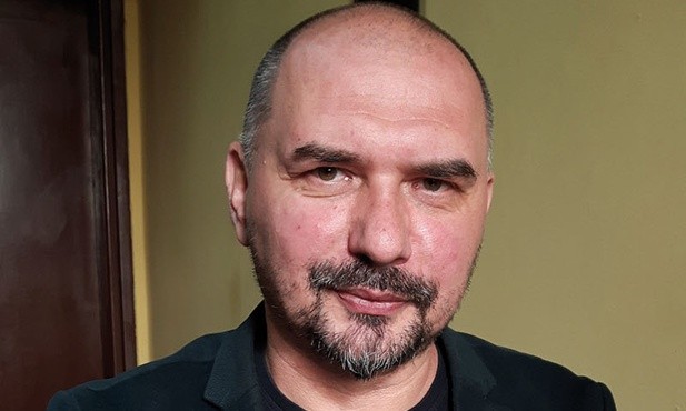 Prof. Hubert Chudzio jest dyrektorem Centrum Dokumentacji Zsyłek, Wypędzeń i Przesiedleń Uniwersytetu Pedagogicznego, którego siedziba znajduje się w Forcie Skotniki w Krakowie.