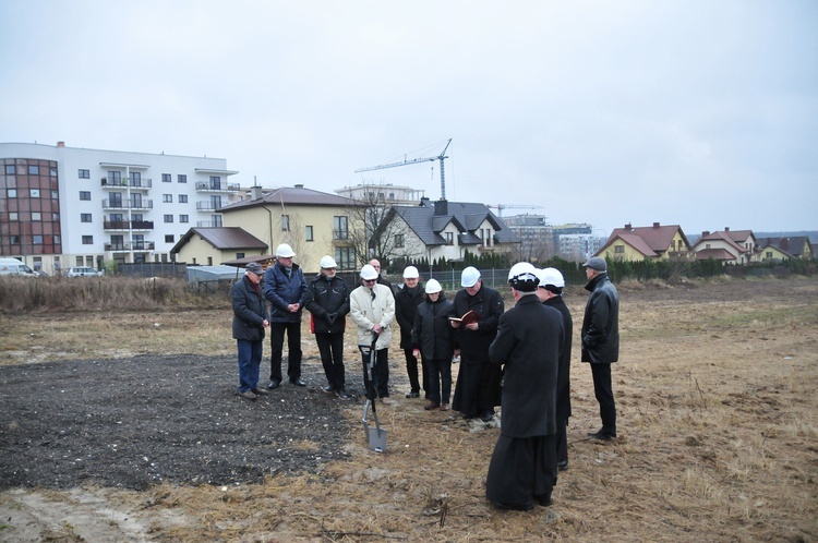 Początek budowy kościoła św. Jana Kantego