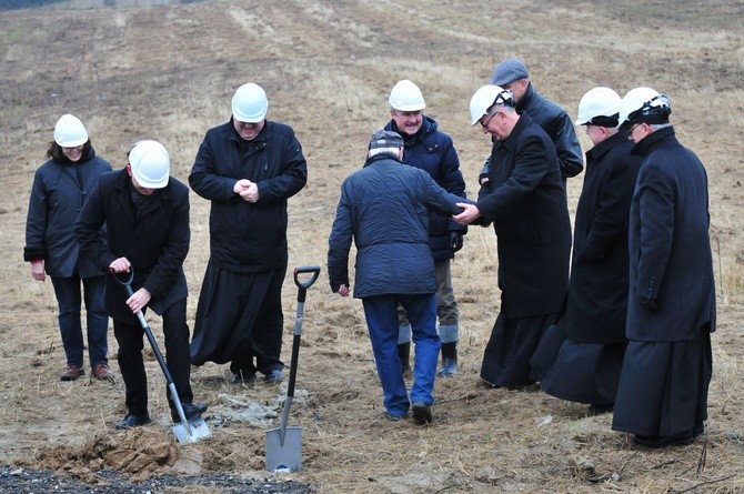 Początek budowy kościoła św. Jana Kantego