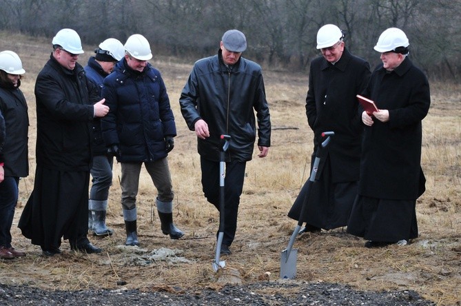 Początek budowy kościoła św. Jana Kantego