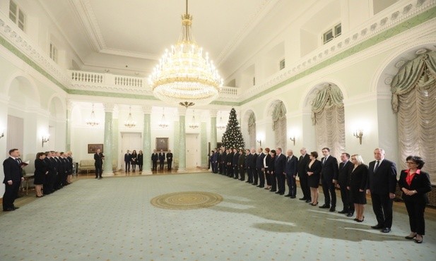Prezydent przyjął dymisję rządu Beaty Szydło i zlecił misję tworzenia rządu Mateuszowi Morawieckiemu
