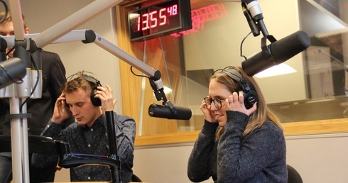 Dziennikarz z wartościami: profesjonalizm i etyka w radiu