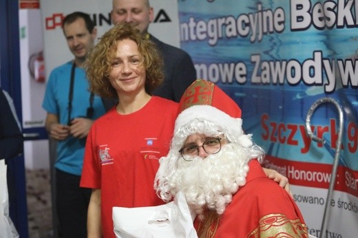 Św. Mikołaj z pływakami w Szczyrku