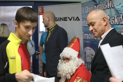 Św. Mikołaj z pływakami w Szczyrku