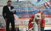 Św. Mikołaj z pływakami w Szczyrku