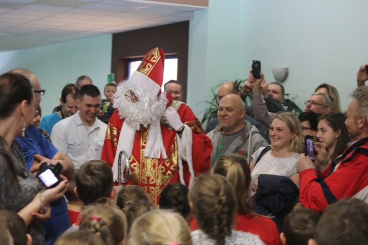 Św. Mikołaj z pływakami w Szczyrku