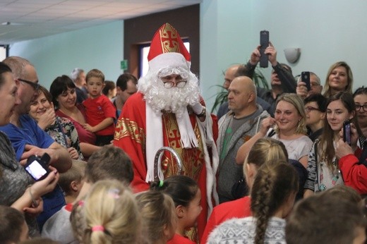 Św. Mikołaj z pływakami w Szczyrku