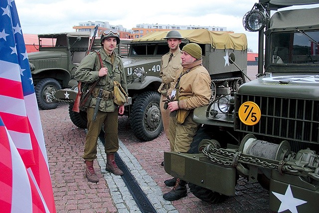 Rocznicowym obchodom towarzyszył pokaz historycznych pojazdów, uzbrojenia i umundurowania.